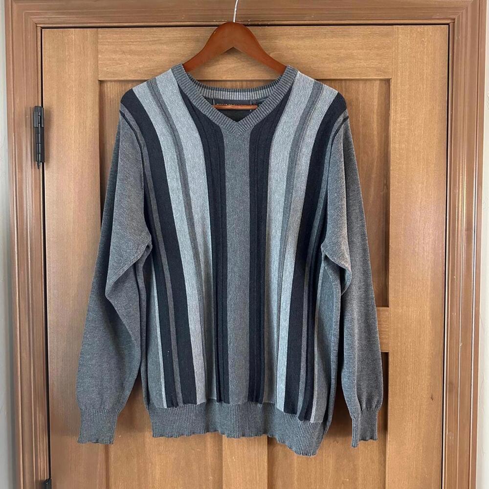 Oscar De La Renta Gray Textured Pullover V-Neck Sweater Men’s size Large